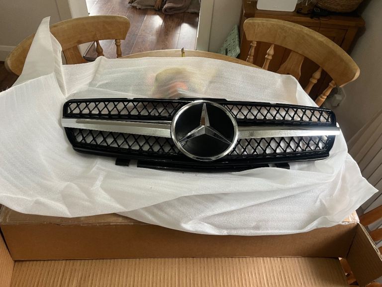 Mercedes  r230 front grill