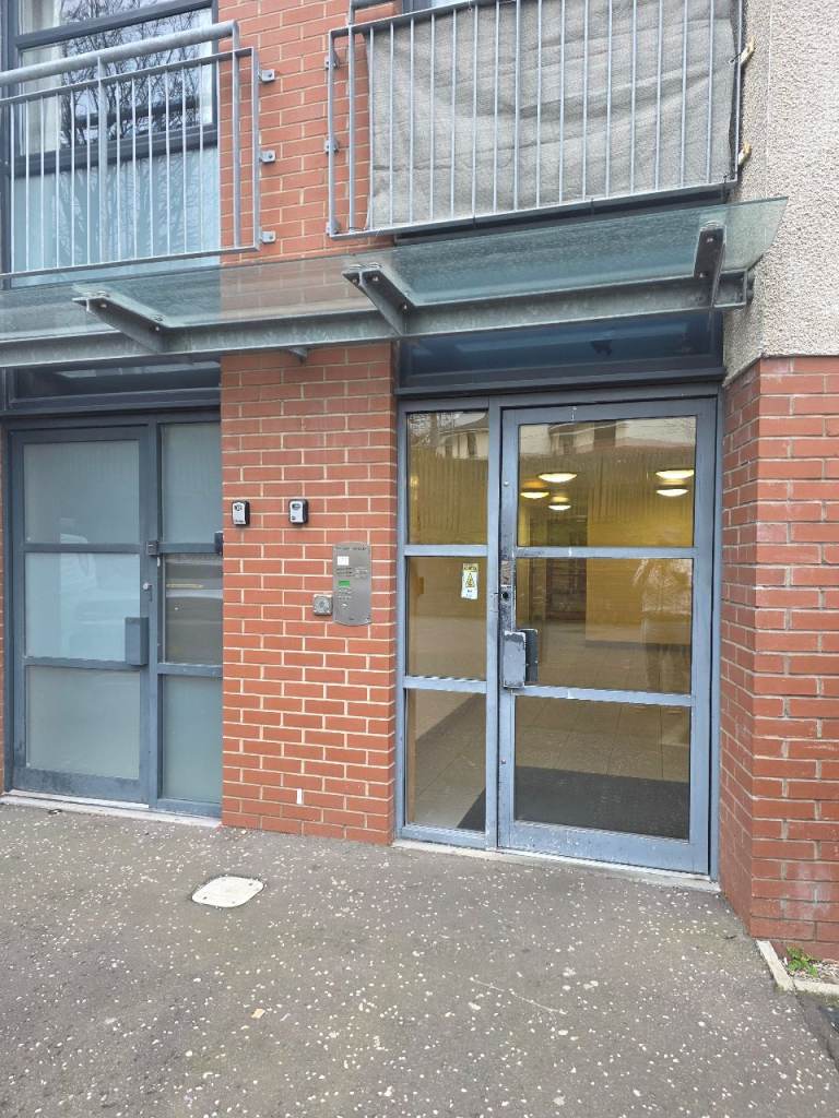 Furnished 2-Bedroom Flat to Rent in Paisley Centre..Modern Building