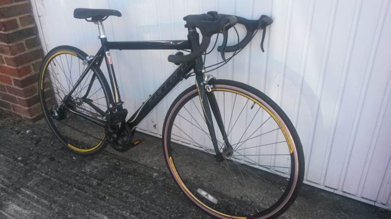 Carrera zelos racing bike 21inch frame 14gears 700x23 wheels just been serviced 