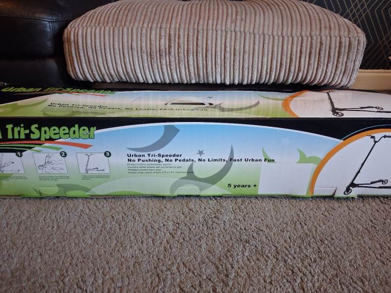Urban tri-speeder pink scooter brand new.