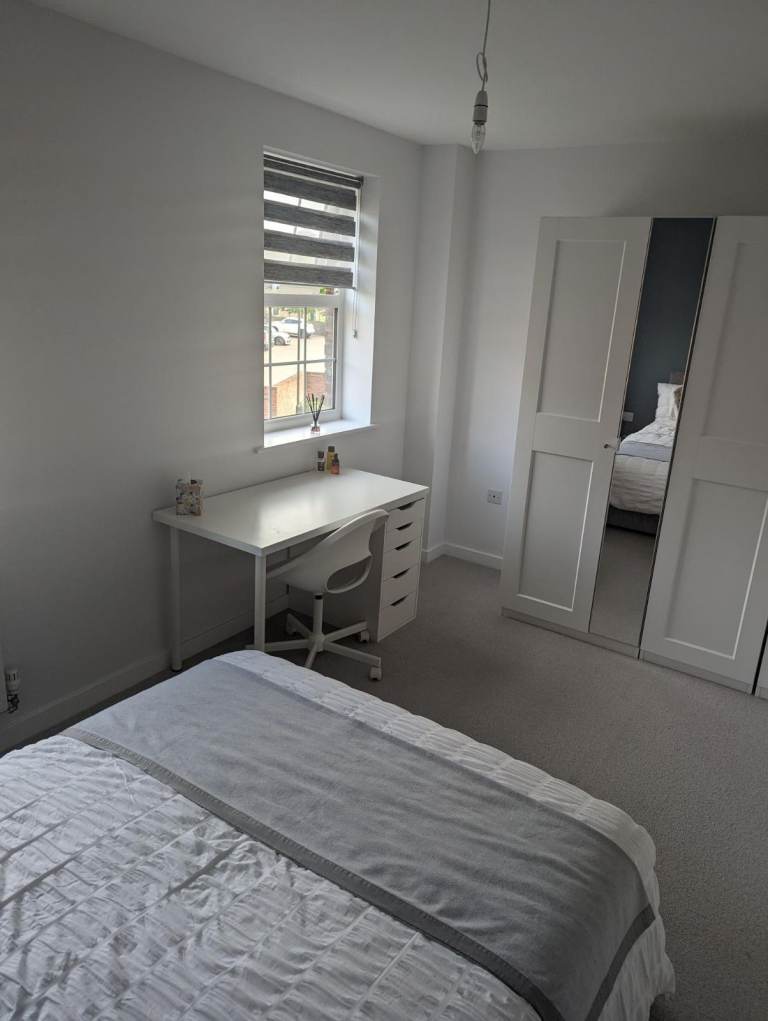 Clean, Spacious Double Room in Forge Wood