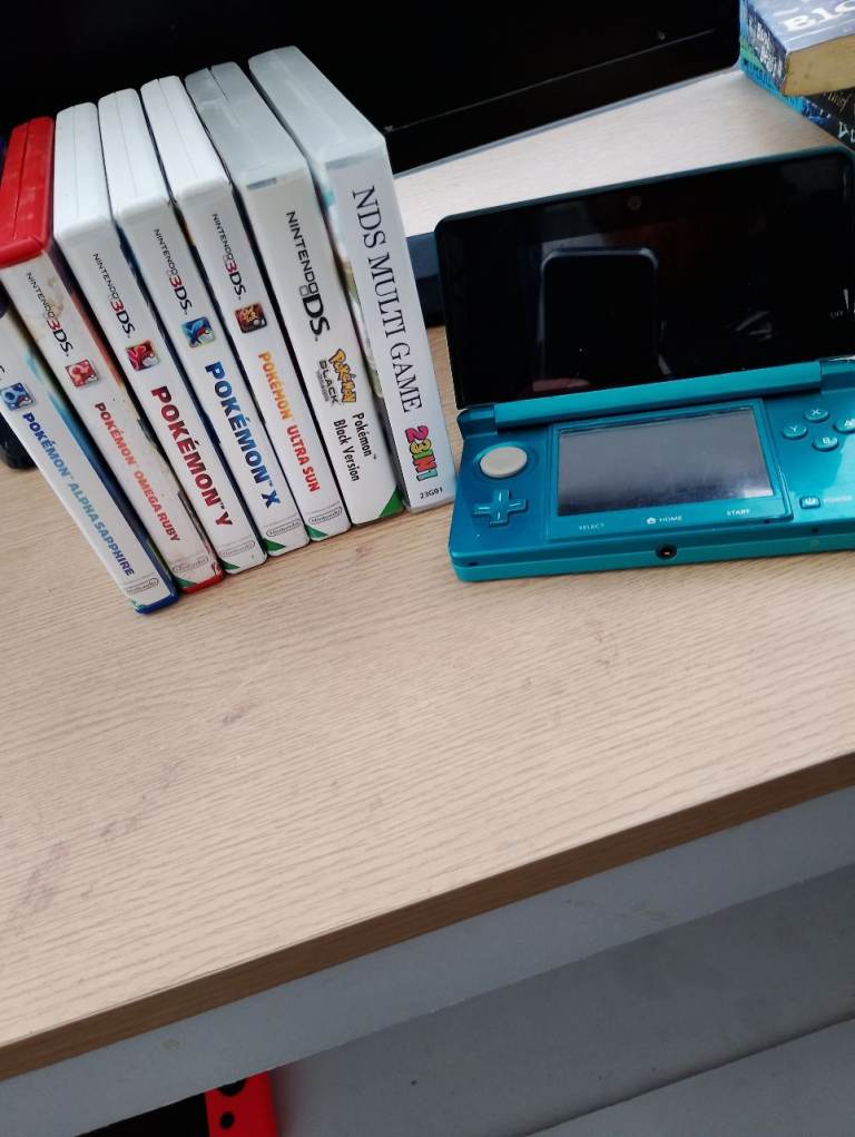 Nintendo 3DS XL Aqua Blue with Games