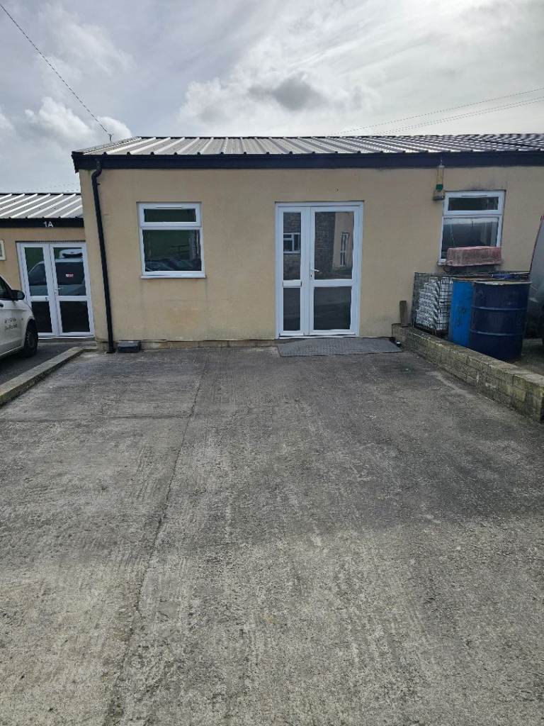 Commercial Business Unit To LET