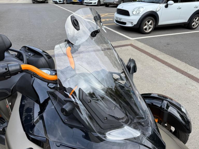 2019 CAN-AM SPYDER F3 S 1330 cc 6 speed semiautomatic trike in liquid titanium