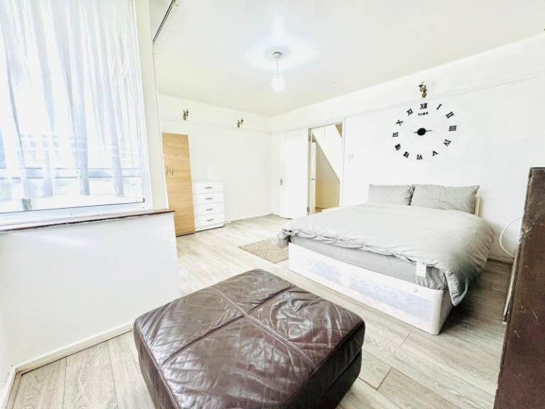  🏠 Newly Refurbished Rooms in Limehouse | London E1 (E1 3LG) | 4 Rooms Available 🤍