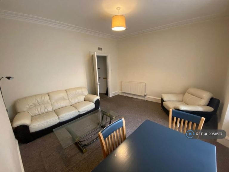 1 bedroom flat in Menzies Road, Aberdeen, AB11 (1 bed) (#2951827)