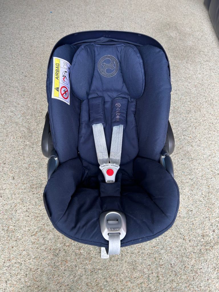 Cybex Cloud Z i-size rotating baby car seat and Z 360 rotating isofix base