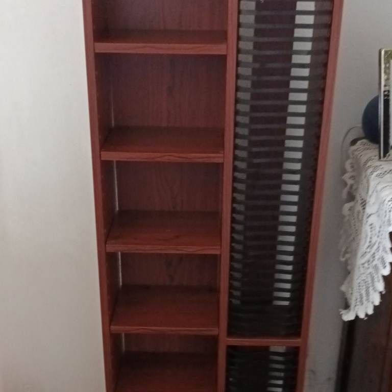 Brown Wooden Bookcase / CD DVD Storage Unit – Good Condition