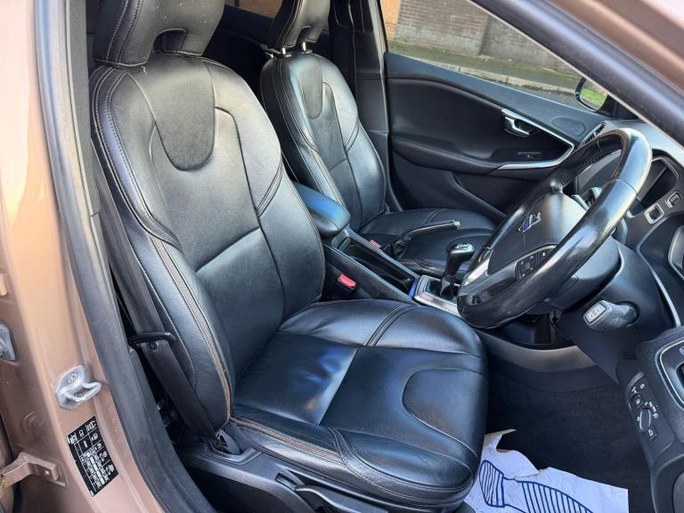 2015 Volvo V40 Cross Country 2.0 D4 Lux Nav Euro 6 (s/s) 5dr HATCHBACK Diesel Manual