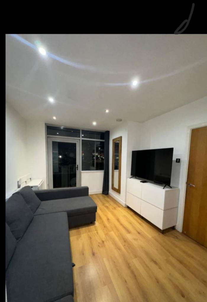 2-bedroom 2-bath flat in Stratford London