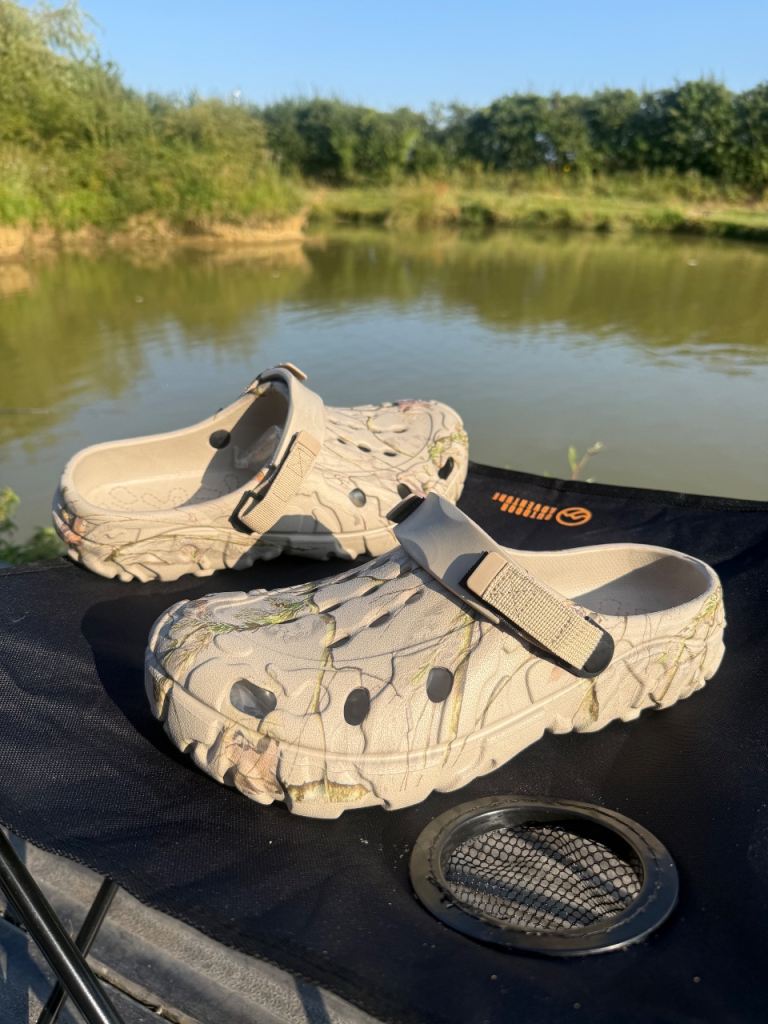 Brand New High Quality Outdoor Non Slip Lightweight Soft Crocs Like - UK 10.5