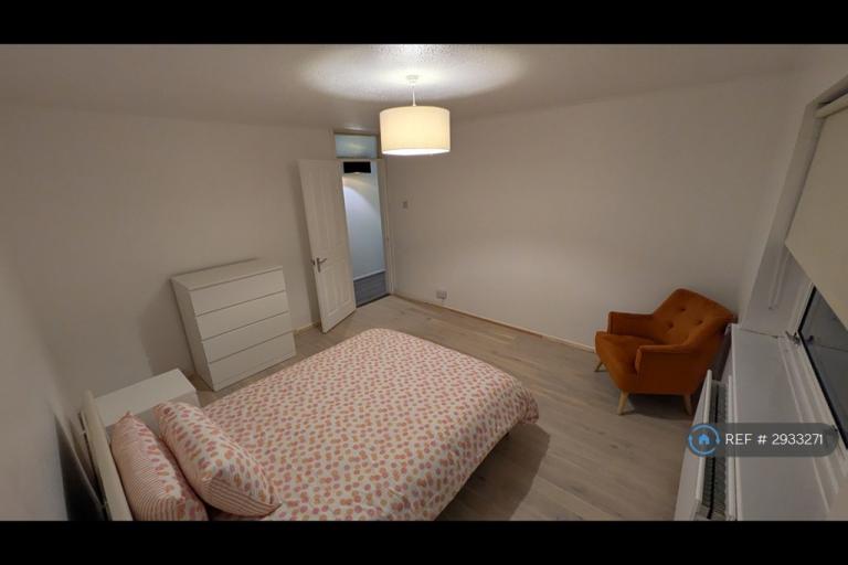 1 bedroom in Dorney Court, Portsmouth, PO6 (#2933271)