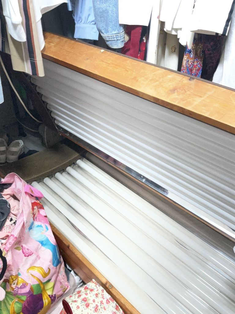 Home Sunbed with Fluorescent Tubes – Good Condition + extra tubes & spare Perspex base