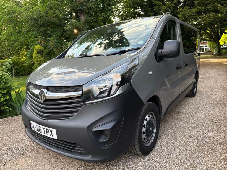 Vauxhall, VIVARO MINI BUS 9 SEATER ( OWNED BY LONDON EMBASSY