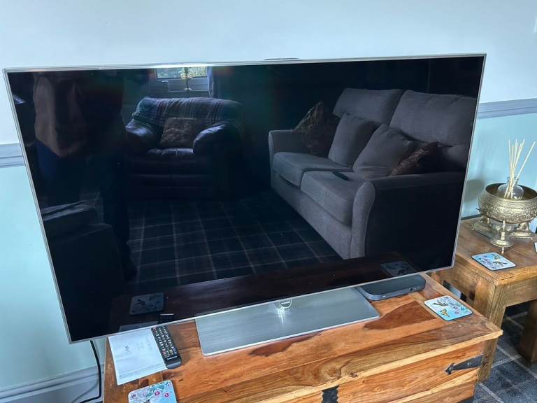 Samsung FULL 3D 55" TV package, inc 4 x glasses (3D) and Samsung 3D blue ray player all in ex W.O. 