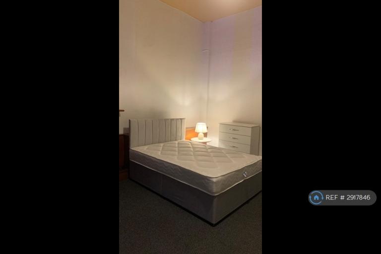 3 bedroom flat in Dumbarton Road, Glasgow, G11 (3 bed) (#2917846)