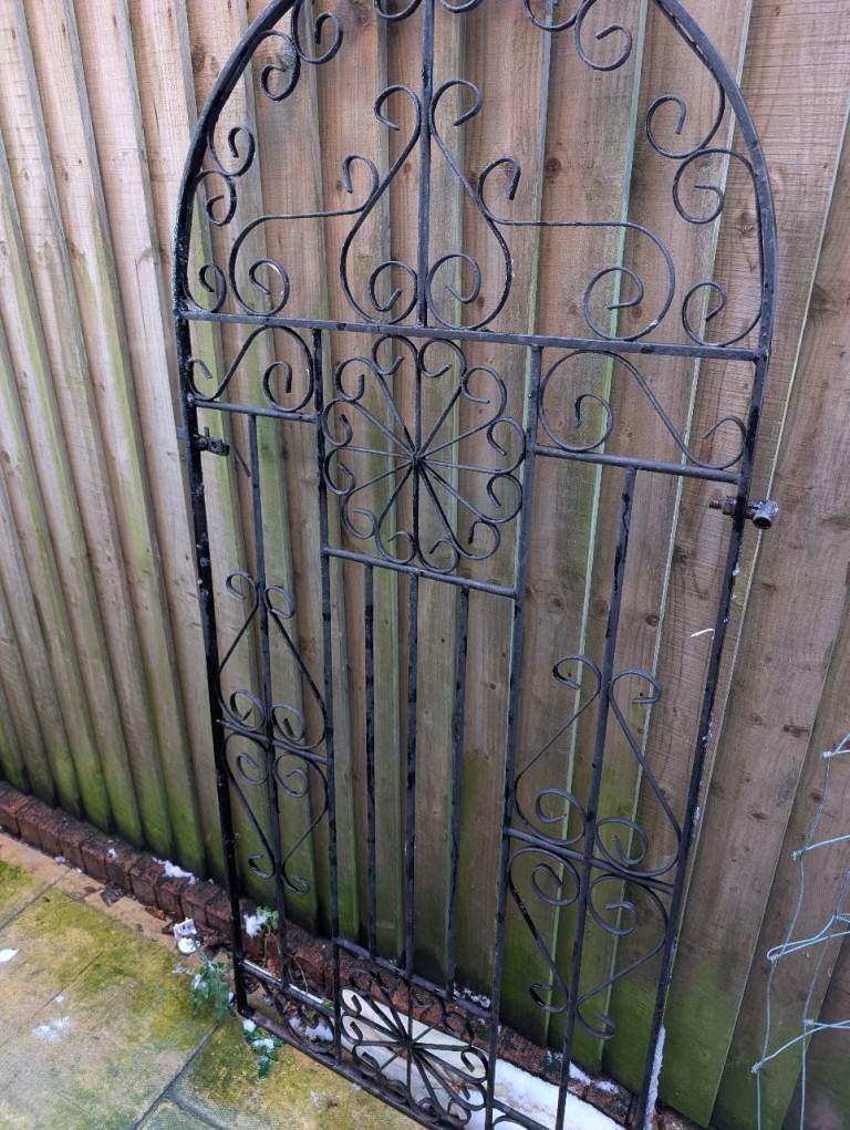Cast iron gate