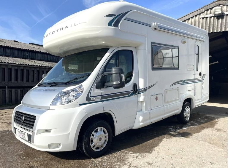 Autotrail Tracker EKS - 2 Berth - Only 2 Owners From New