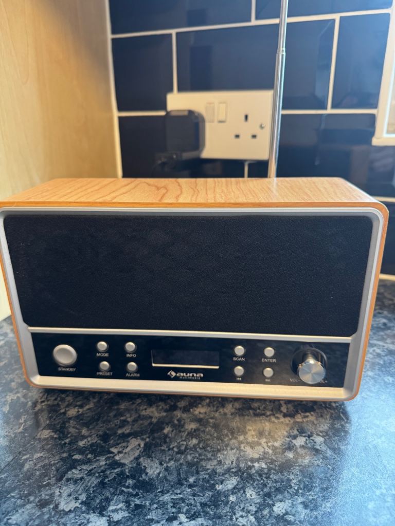Auna Multimedia DAB Radio/alarm clock