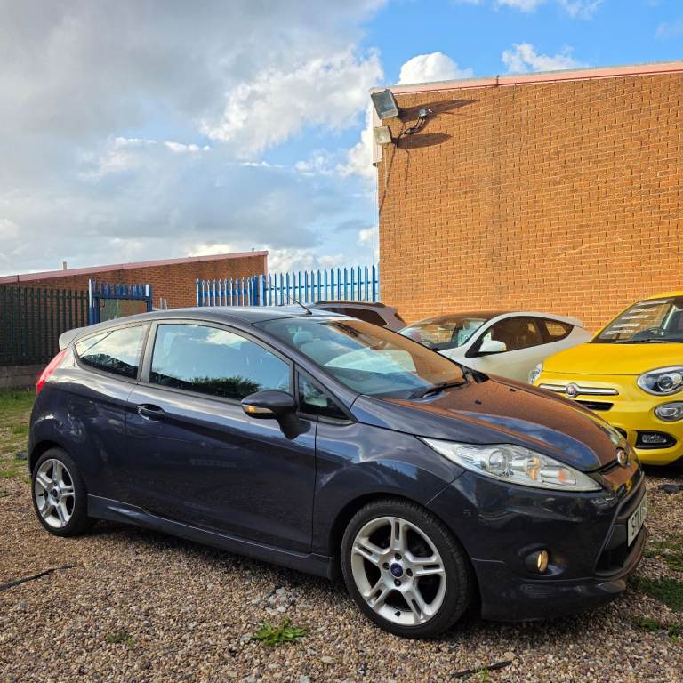 FORD FIESTA MK7 ZETEC S EDITION 1.6 DIESEL 95 BHP YEAR 2011 12 MONTHS MOT&£20 ROAD TAX PEAR YEAR!!!