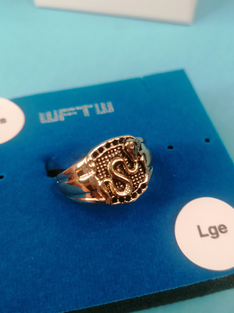 BRAND NEW  Large Man's  snake ring in box.
