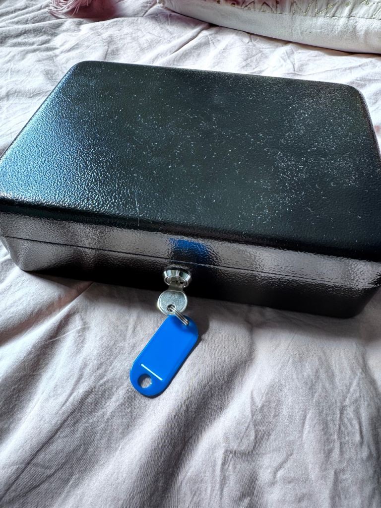Metal lock box for keys