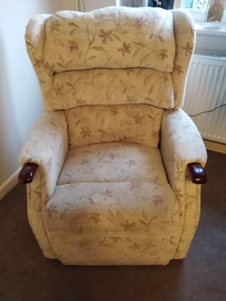 Free electric recliner chair COLLECTION IS WORTHING 