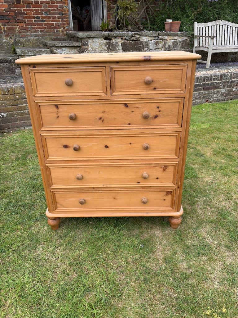 Chest of drawers