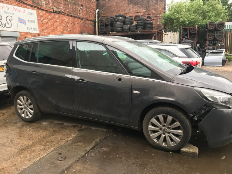 Vauxhall Zafira C tourer. Door front. 2013 - 2016