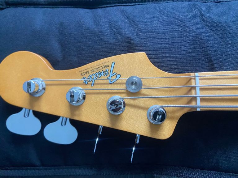 Vintera iii late 60s precision bass 