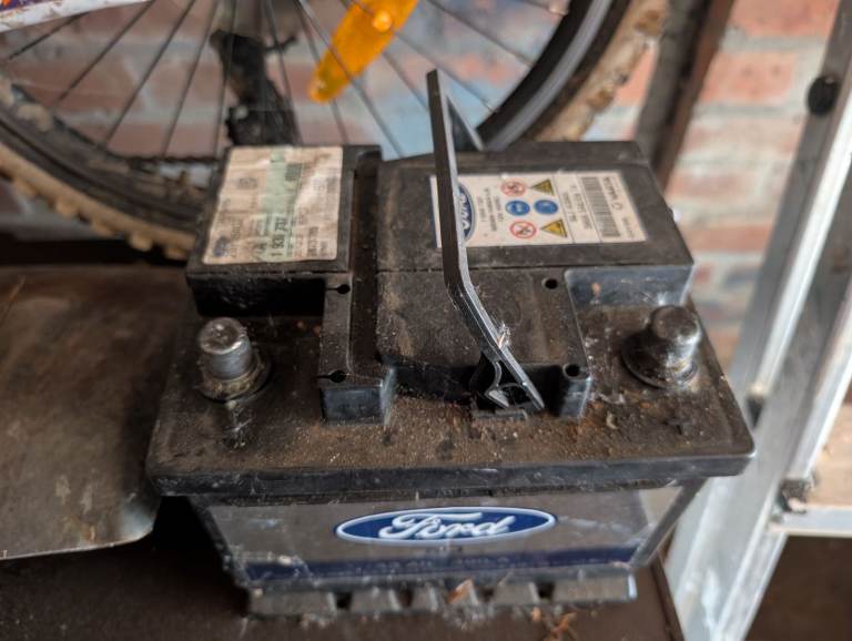 Car battery from Ford Focus