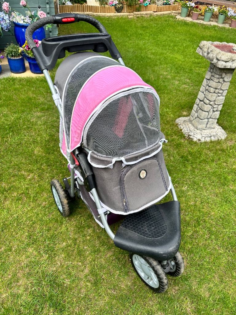 Pet pushchair