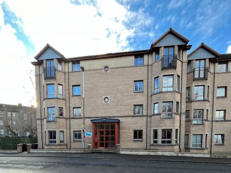 2 Bedroom Flat with parking, South Graothill Avenue, Craigleith 