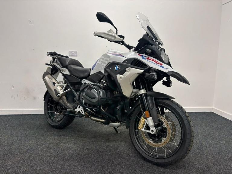 BMW R1250GS TE ** AKRAPOVIC EXHAUST - ABS - CRUISE CONTROL **