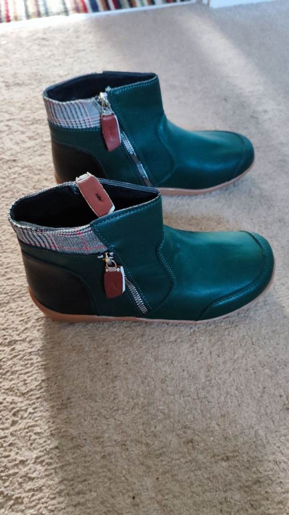 image for Brand-new stylish ankle boots