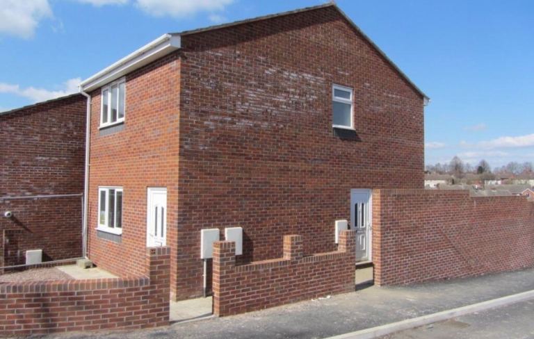 1 bed flat in Dudley available