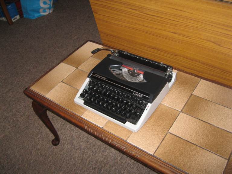 SILVER REED LEADER TYPEWRITER TOTTENHAM N17 0NL