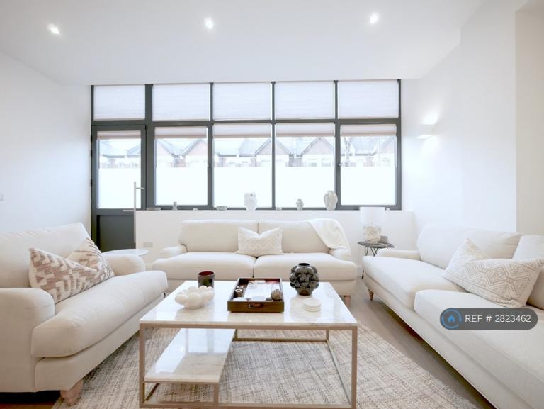 1 bedroom flat in Kilburn Lane, London, W9 (1 bed) (#2823462)