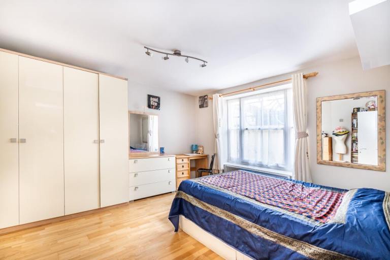 Bright & Spacious Room Available in W10 6EA – £1,000 PCM