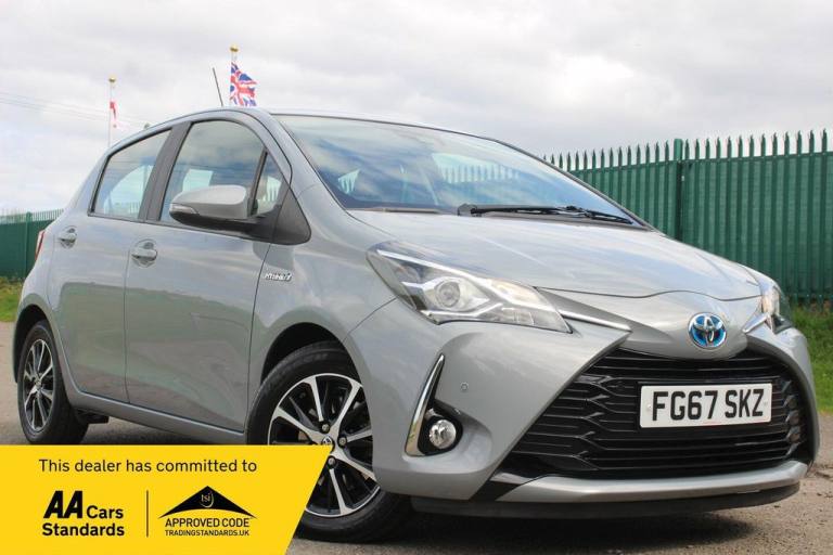 2017 Toyota Yaris 1.5 VVT-h Icon Tech E-CVT Euro 6 (s/s) 5dr Hatchback PETROL/ELECTRIC Automatic
