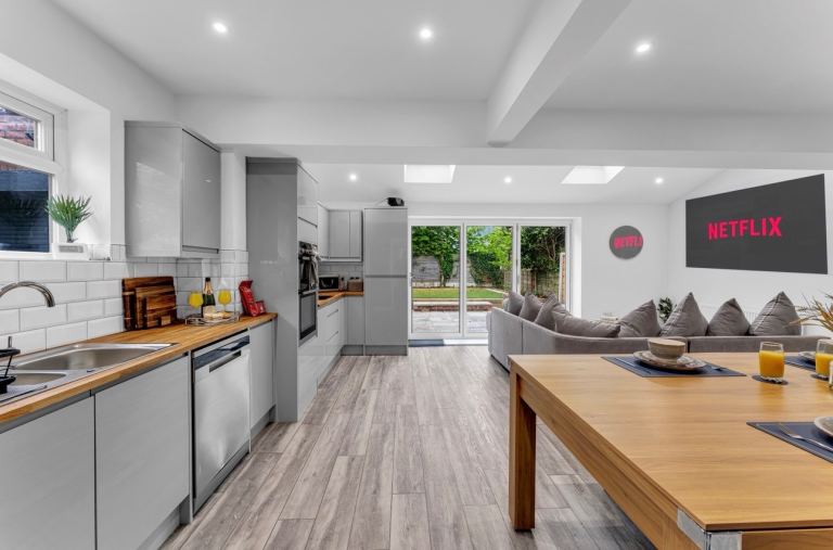 5 Bed Semi-Detached House, Laurel Avenue, OL9