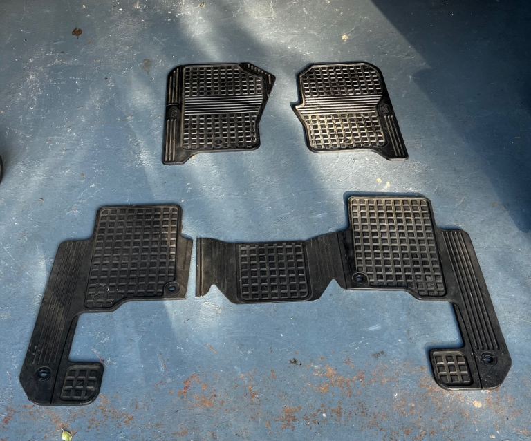 Discovery 3 / 4 rubber mats