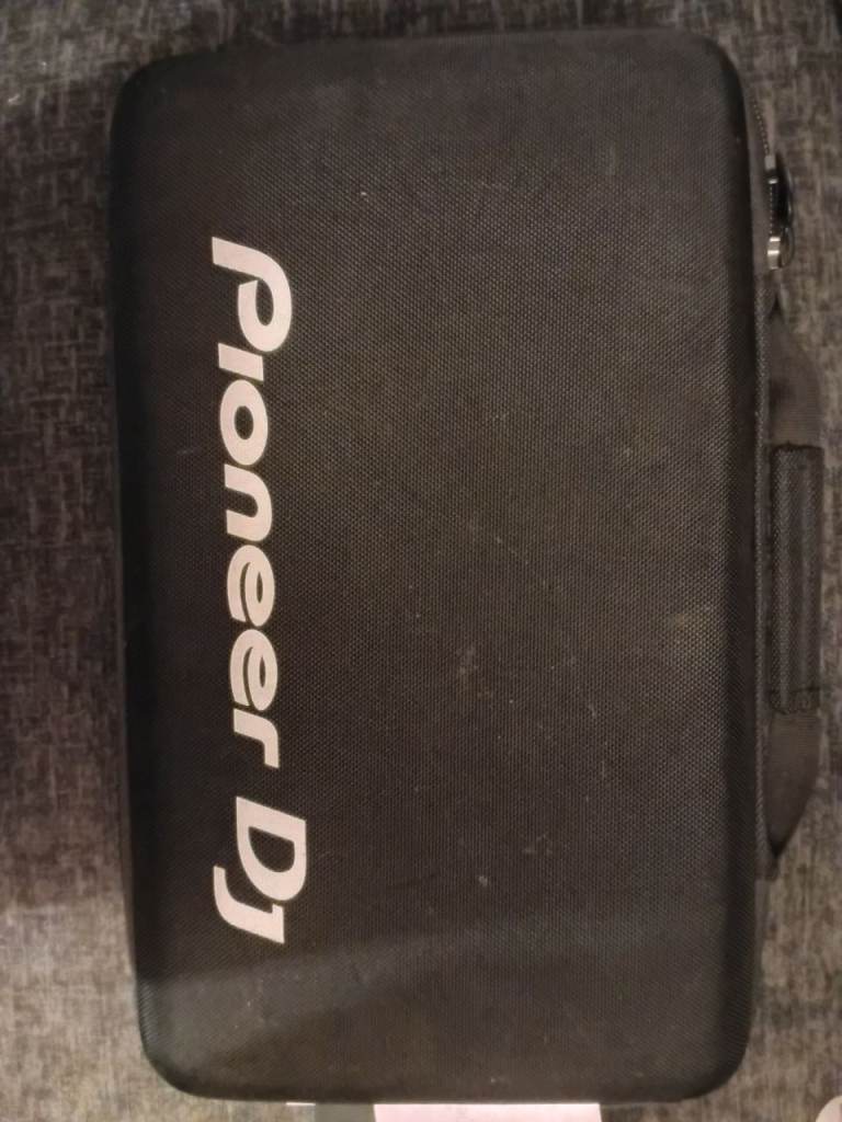 Pioneer DJ DDJ-200 Smart DJ Controller. 