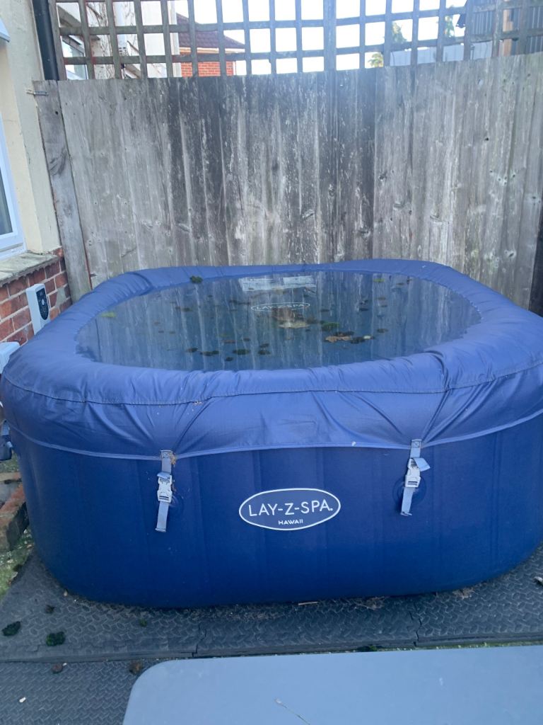 Bestway Lay-Z-Spa Hawaii AirJet inflatable hot tub 4-6 Person Inflatable Portable