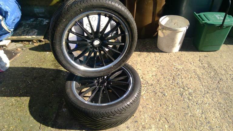Pair of rims and tyres. 