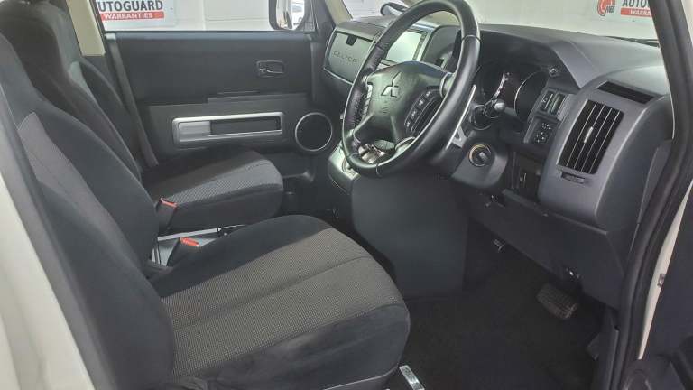 Mitsubishi delica d5 in white automatic 4wd 7 seater fresh japanese import 2008