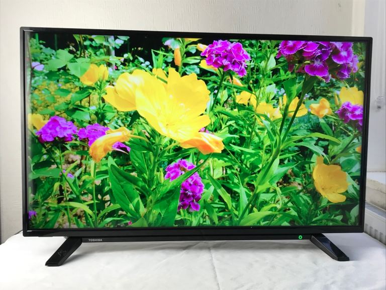 Toshiba 55 Inch Smart 4k UHD HDR LED TV -Wi-Fi- freeview excellent condition