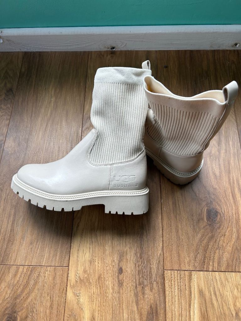 UGG Australia Chelsea Boots Women’s UK 7 | Beige Leather | Chunky Sole - Like New