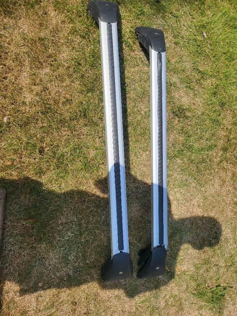 Genuine volvo v40 roof bars 