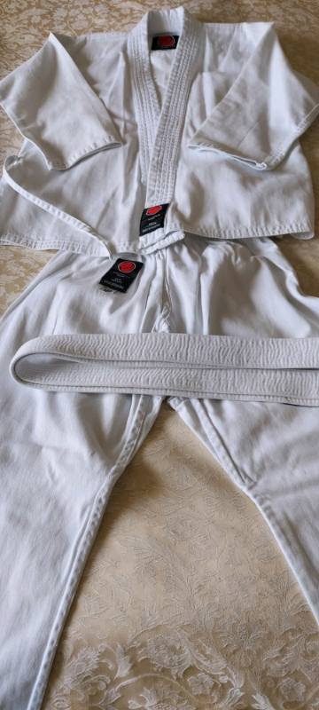 Child's Karate/Judo suit size 120